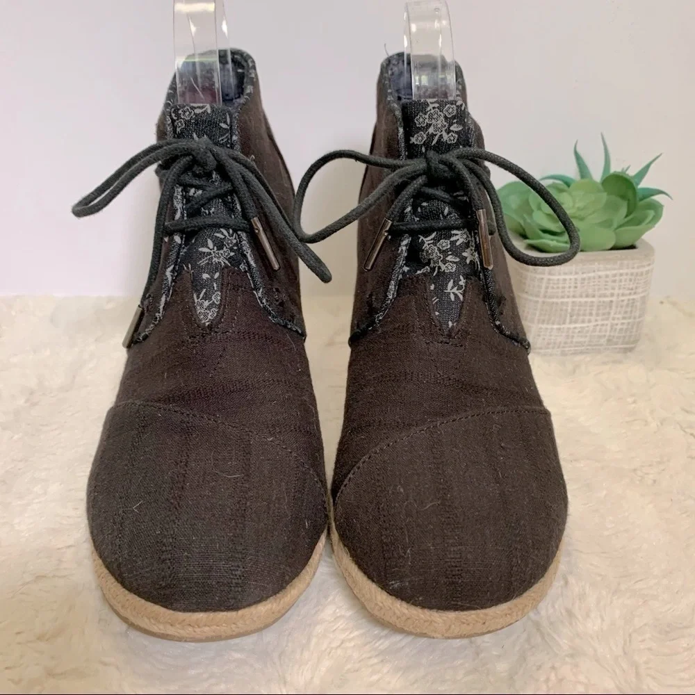 Toms espadrille wedge black lace up booties